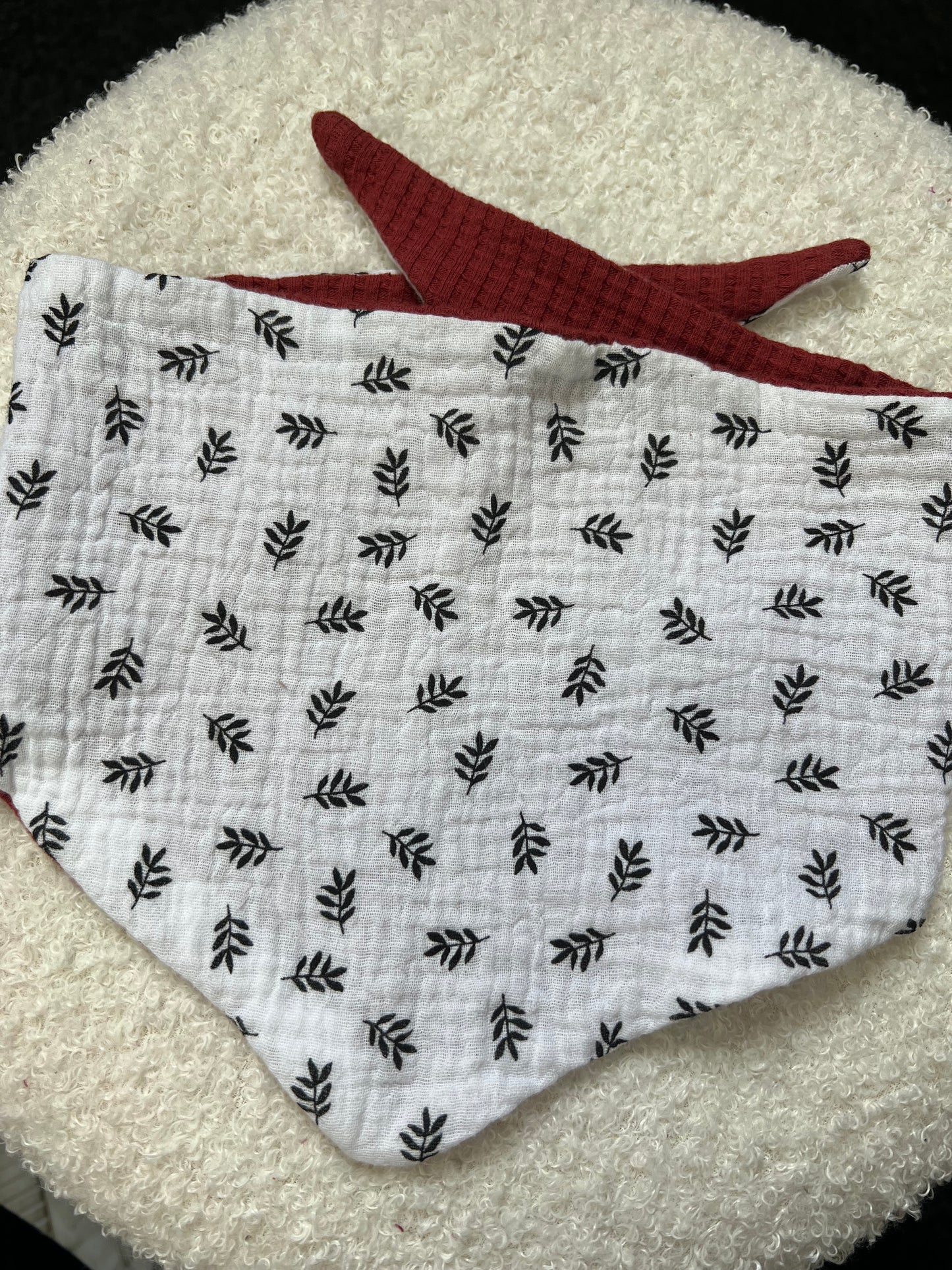 Wendehalstuch Zweige rot Gr. XS - Sofortkauf