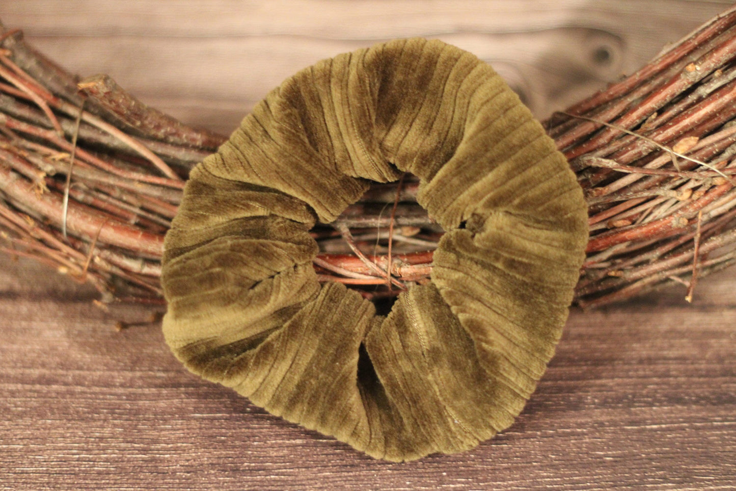Scrunchies ; Haargummis ; Cord ; khaki ; braungrau