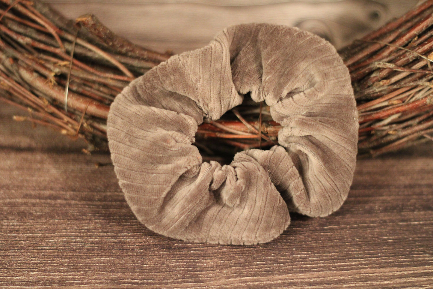 Scrunchies ; Haargummis ; Cord ; khaki ; braungrau