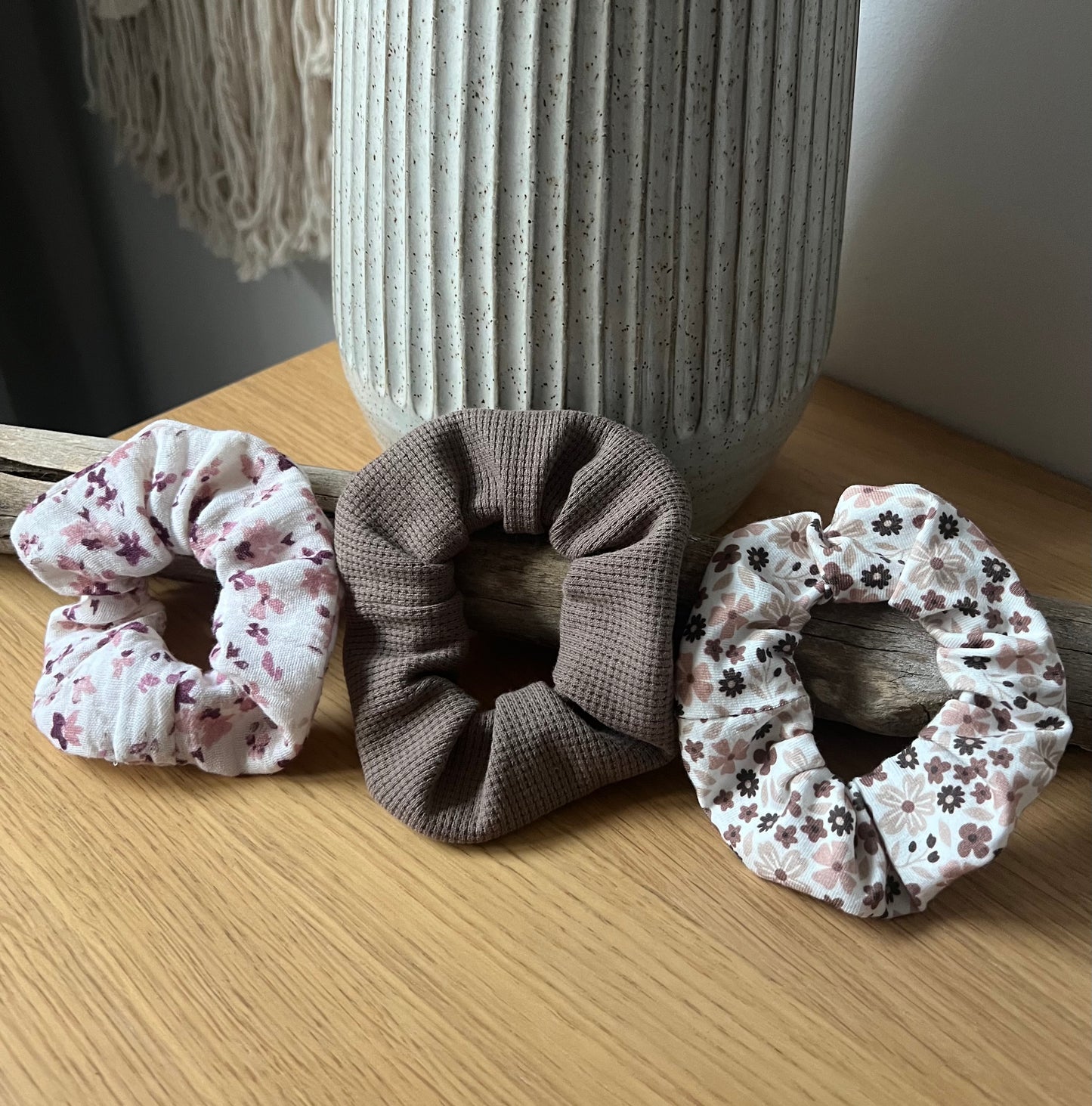 TOUCH OF SPRING Scrunchies