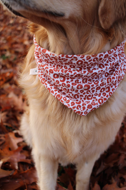 Mousseline hondenbandana bloemen roestrood